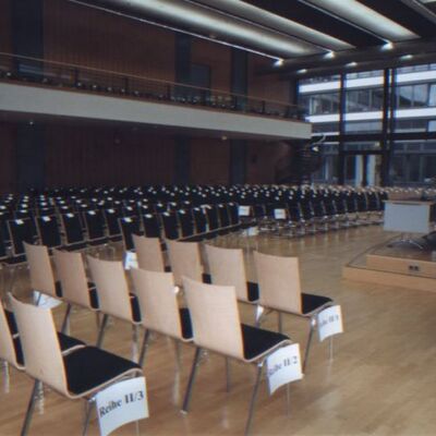 Bild vergr&ouml;&szlig;ern: Konferenzraum Plenarsaal