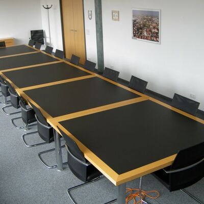 Bild vergr&ouml;&szlig;ern: Konferenzraum Kiryat Ono