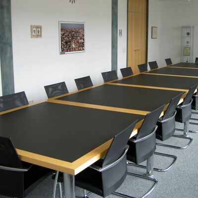Bild vergr&ouml;&szlig;ern: Konferenzraum Kiryat Ono