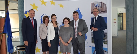 Hessischer Staatssekretär Mark Weinmeister besucht  die Hessischen Europe Direct Informationszentren