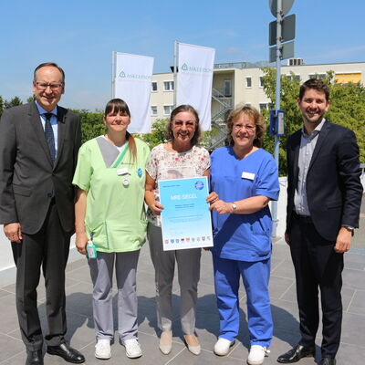Bild vergr&ouml;&szlig;ern: MRE-Zertifikat für die Asklepios Klinik Langen