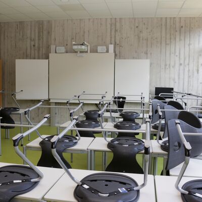 Bild vergr&ouml;&szlig;ern: Klassenraum