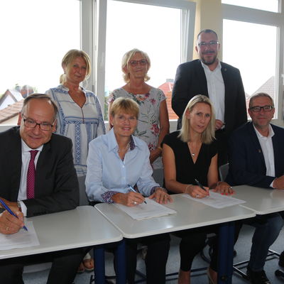 Die Unterzeichner der Vereinbarung zum Pakt für den Ganztag an der Joseph-Eichendorff-Schule