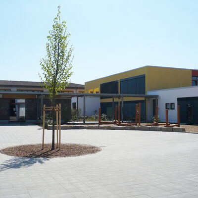Bild vergr&ouml;&szlig;ern: Gebäude der Münchhausen-Schule