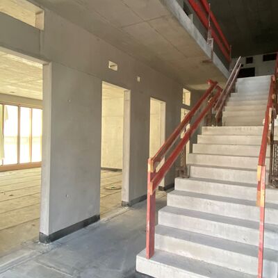 Bild vergr&ouml;&szlig;ern: Neubau Markwaldschule - Baustellenbesichtigung - Treppenhaus