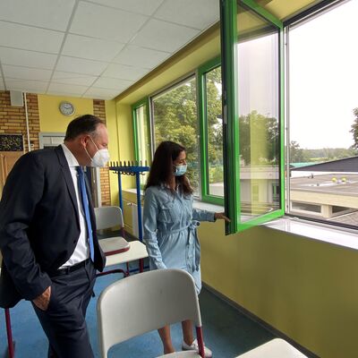 Bild vergr&ouml;&szlig;ern: Alfred-Delp-Schule - Neue Fenster