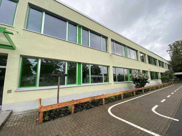 Alfred-Delp-Schule - Neue Fassade