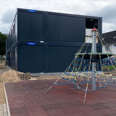 Bild vergr&ouml;&szlig;ern: Container dienen als Klassenräume