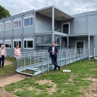 Bild vergr&ouml;&szlig;ern: Sechs Klassenräume finden Platz in den neuen Containern