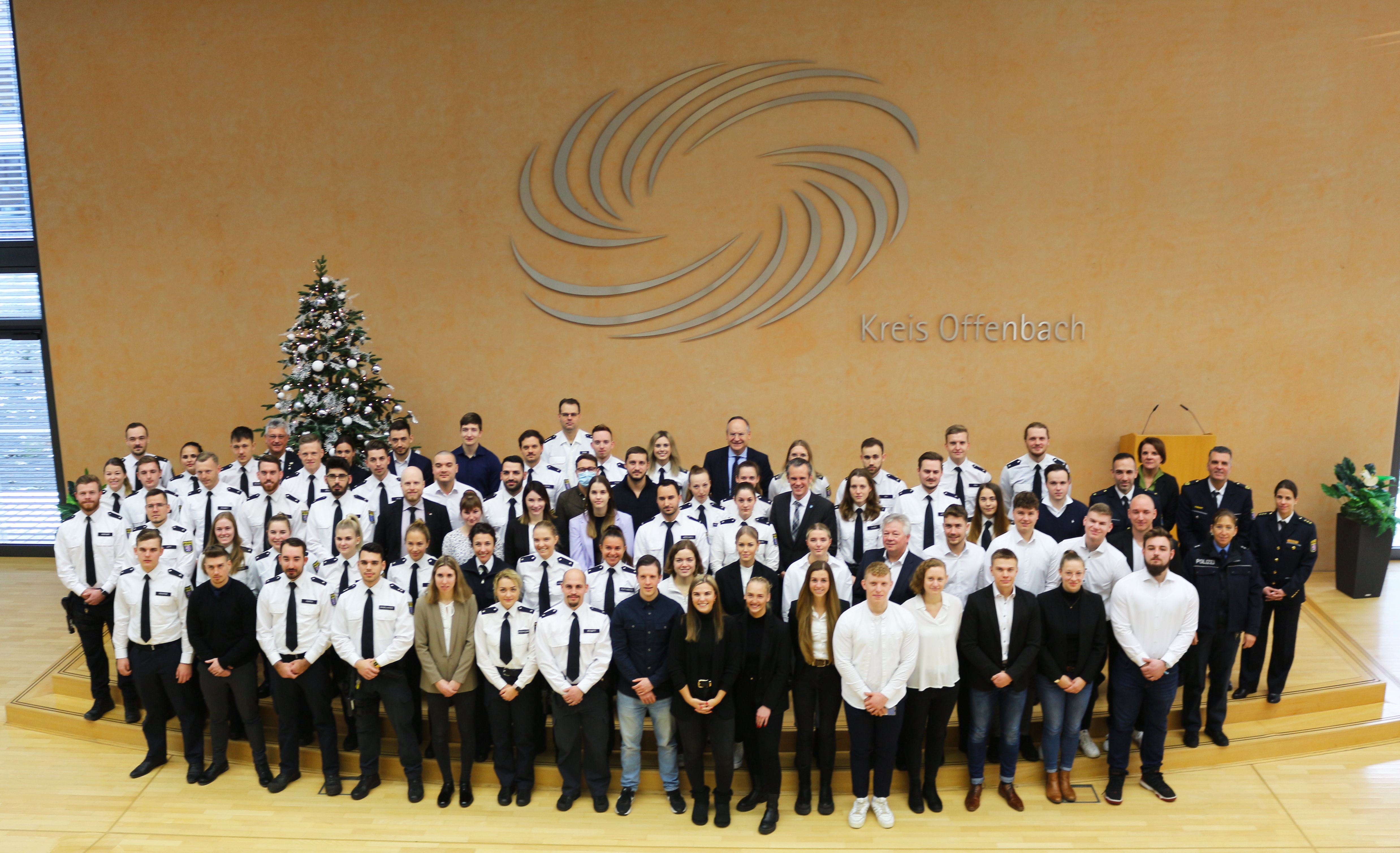 Neue Polizeibeamtinnen und Polizeibeamte 2022 begrüßt