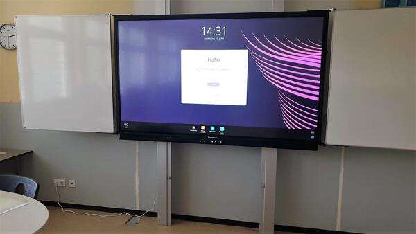 Foto vom Smartboard in der Kreuzburgschule in Hainburg.