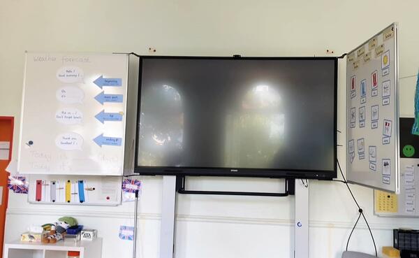 Foto vom Smartboard in der Ludwig-Erk-Schule in Langen.