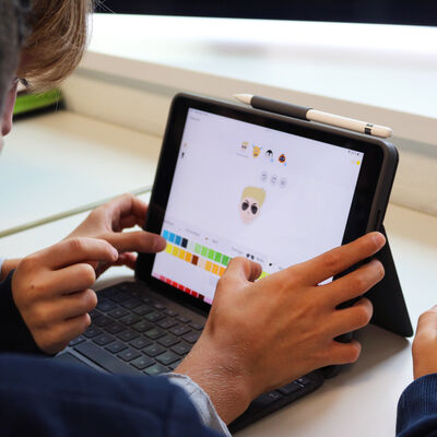 Bild vergr&ouml;&szlig;ern: iPads Rote-Warte-Schule - Schüler erstellen Avatar