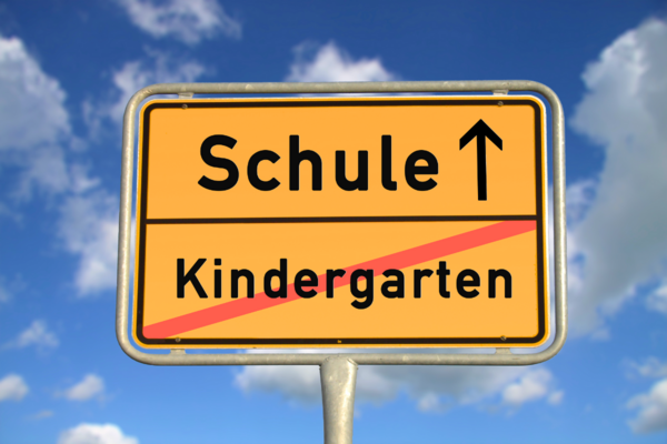 Verkehrsschild Kindergarten-Schule