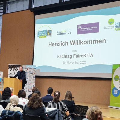 Landrat Oliver Quilling begrüßt zum Fachtag Faire Kita im Kreishaus in Dietzenbach.