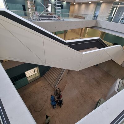 Bild vergr&ouml;&szlig;ern: Vierte Grundschule Heusenstamm - Foyer