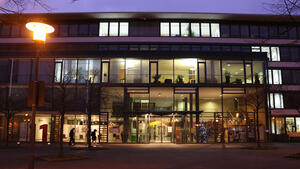Kreishaus abends frontal 2