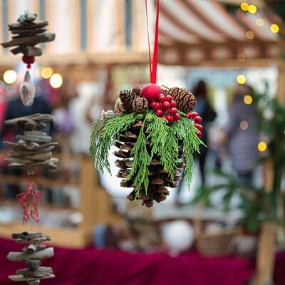 Bild von weihnachtlichen Kiefernzapfen