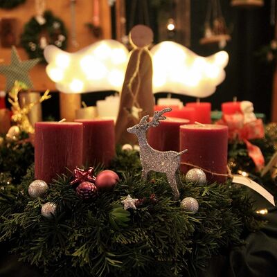 Adventskranz mit Kerzen