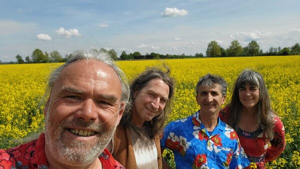 can-gurus band foto  1,8 mb