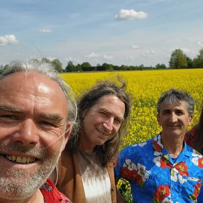 can-gurus band foto  1,8 mb