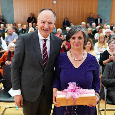 Bild vergr&ouml;&szlig;ern: Integration und Ehrenamt: Selvr Burdis und Landrat Oliver Quilling