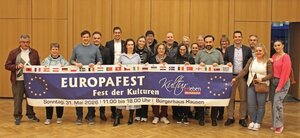 Vertreterinnen und Vertreter der Vereine werben für das Europafest