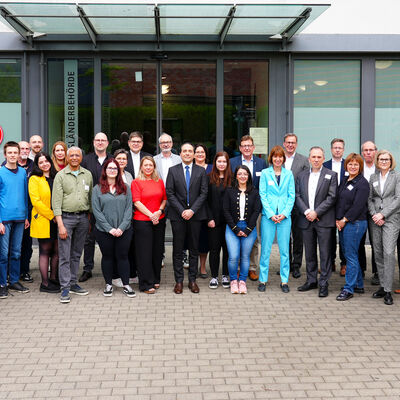 Bild vergr&ouml;&szlig;ern: Zukunftskonvent: Gruppenfoto mit Fast-Lane-Team
