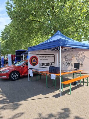 Bild vergr&ouml;&szlig;ern: Informationsstand zum Bevölkerungsschutz