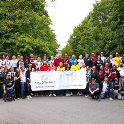 Bild vergr&ouml;&szlig;ern: Trikottag: Gruppenfoto Kreishaus