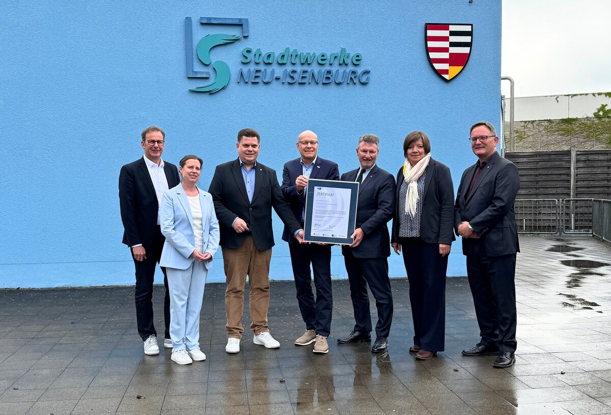 Urkundenübergabe an die Stadtwerke Neu‑Isenburg als „Vorbildlich Mobil“