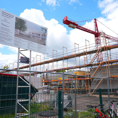 Bild vergr&ouml;&szlig;ern: Sterntalerschule Dietzenbach: Ansicht Baustelle