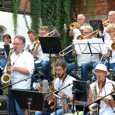 Fast heimatliche Akteure und doch internationale Musik, alle zusammen in dieser Zeit ...