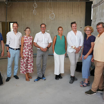 Bild vergr&ouml;&szlig;ern: Baustellenbesuch Goetheschule: Gruppenfoto