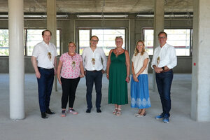 Richtfest der Gerhart-Hauptmann-Schule: Gruppenfoto