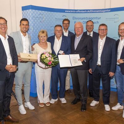 Bild vergr&ouml;&szlig;ern: Auszeichnung Sportplakette - Walter Bäcker
