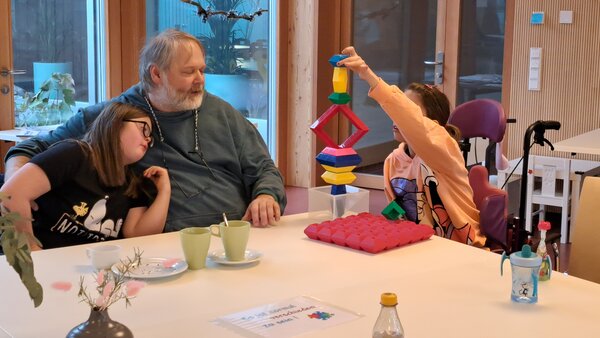 Wir spielen gemeinsam und tauschen uns aus