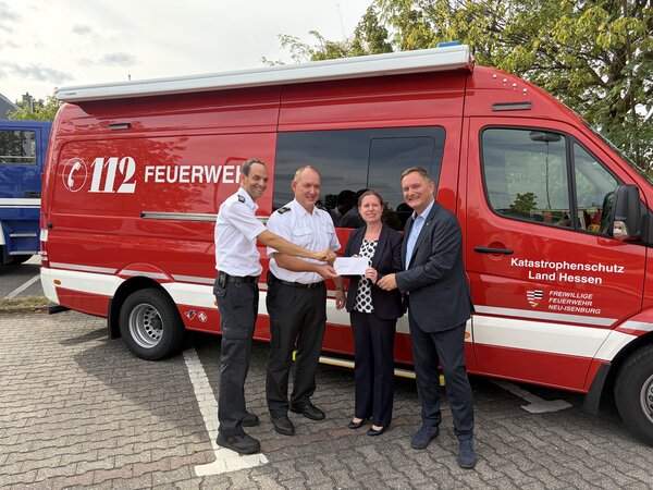 Bescheidübergabe Feuerwehr Neu-Isenburg: Gruppenfoto