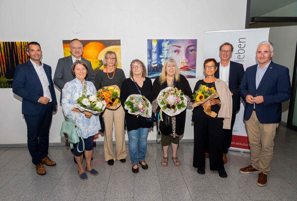 Vernissage der Ausstellung "Kunst im Kreishaus" mit fünf Künstlerinnen aus Rödermark
