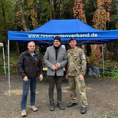 Gruppenbild zur Freigabe der Strecke für den Leistungsmarsch