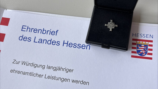 Bild vergr&ouml;&szlig;ern: Ehrenbrief des Landes Hessen